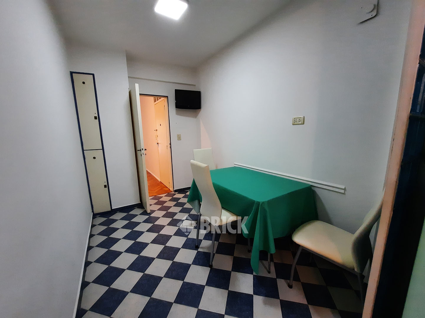 URIBURU, JOSE EVARISTO al 1000 Piso 2 17