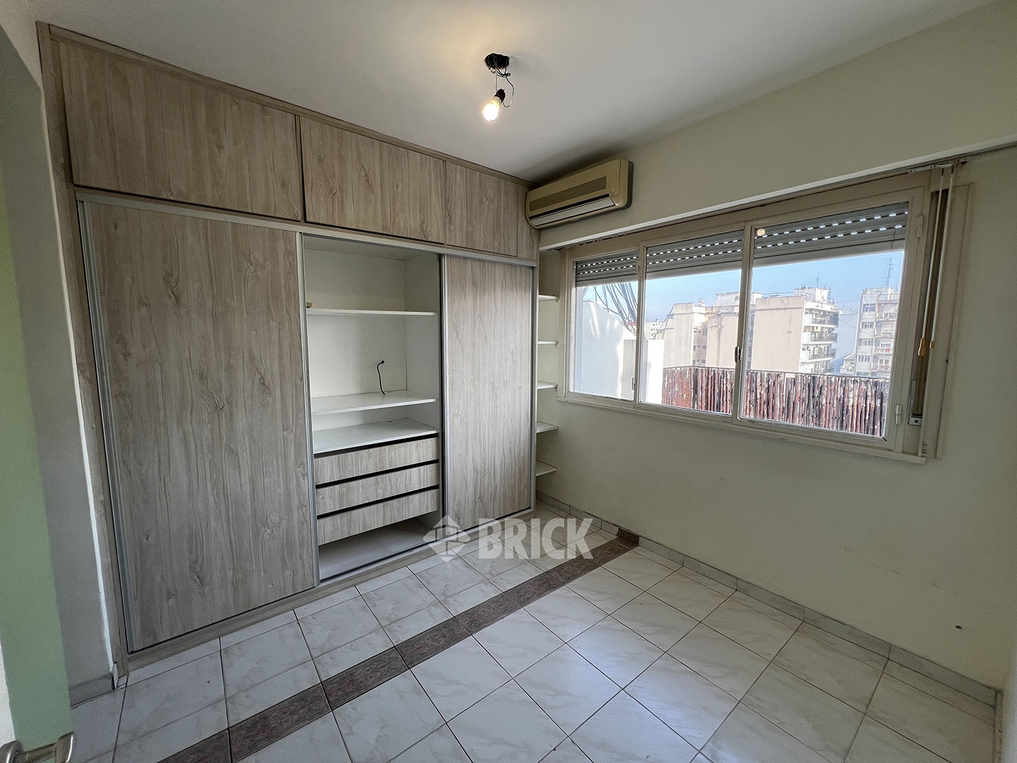 ACOYTE, AV. al 1500 Piso 7 7